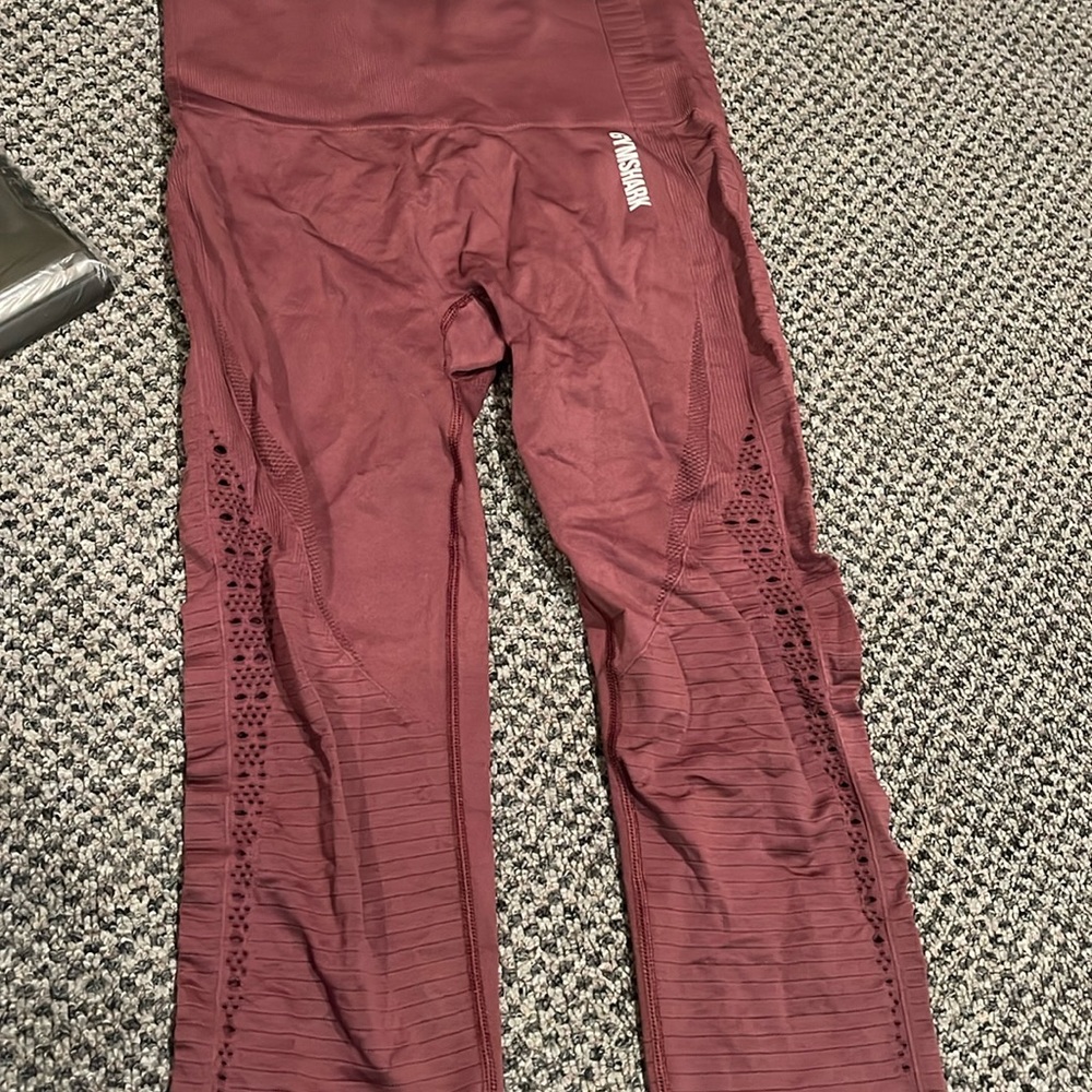 Maroon gymshark leggings !